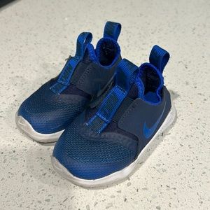 Nike toddler blue shoes